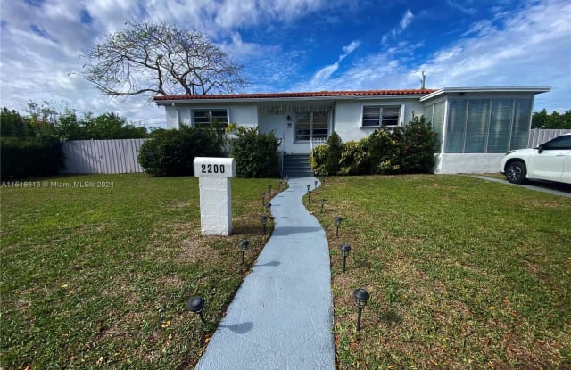 2200 SW 82nd Ave - 2200 Southwest 82nd Avenue, Westchester, FL 33155