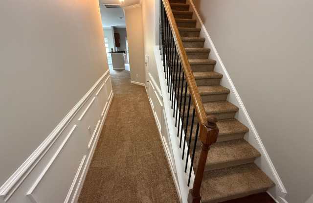 Modern Townhome in Steele Creek – Walkable to Shops, Parks  Dining!