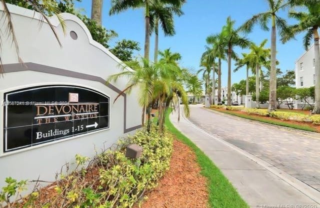 11185 SW 6th St - 11185 Southwest 6th Street, Pembroke Pines, FL 33025