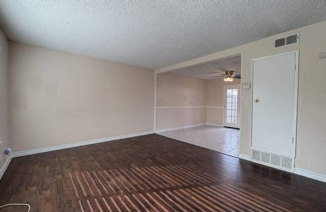 1029 Clark St. Riverside | 3 Bed | 2.5 Bath Townhome Available Now!