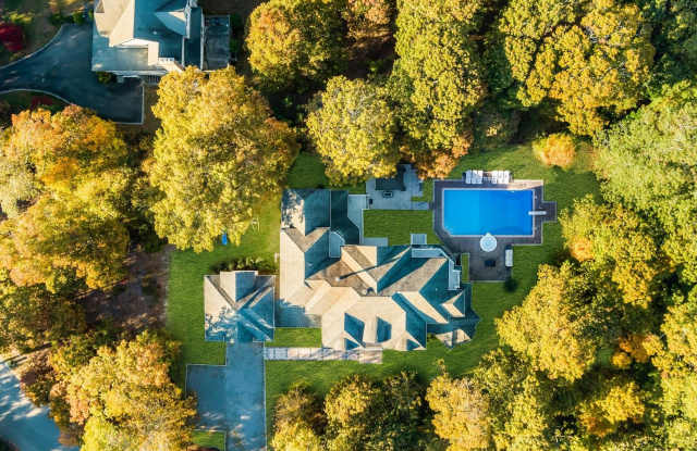 Photo of 10 Bay Woods Drive