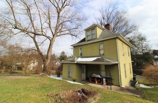 Large House in Wiles Hills - Available 6/4/2024 - 465 Grove Street, Morgantown, WV 26505