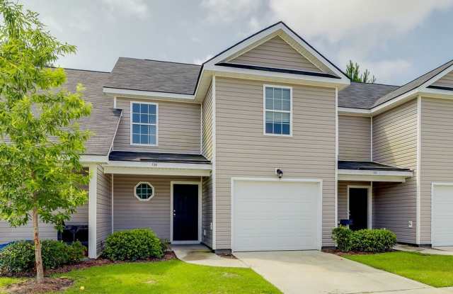 3 Bedroom, 2.5 Bath Townhome Available March 1 in The Cove!