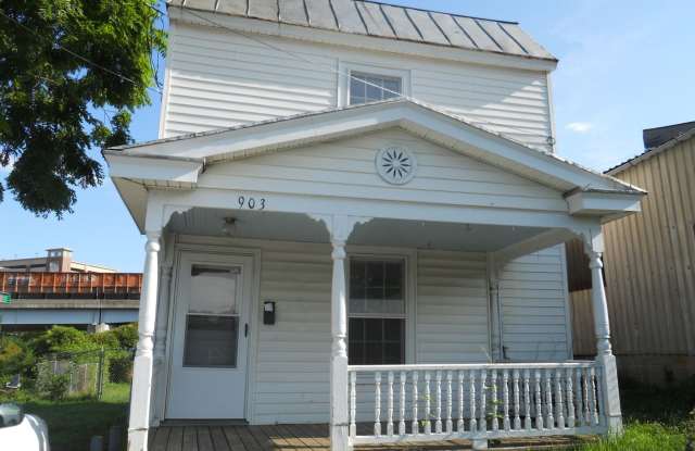 903 Grove St
