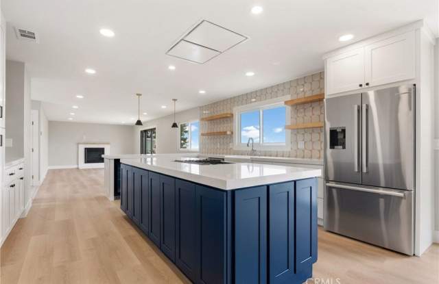 3019 Cresta Way