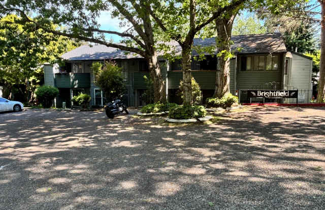 1 bed 1 bath condo with seasonal outdoor pool available now!!