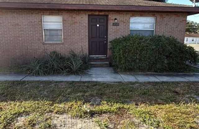 1039 N Brunnell Pkwy