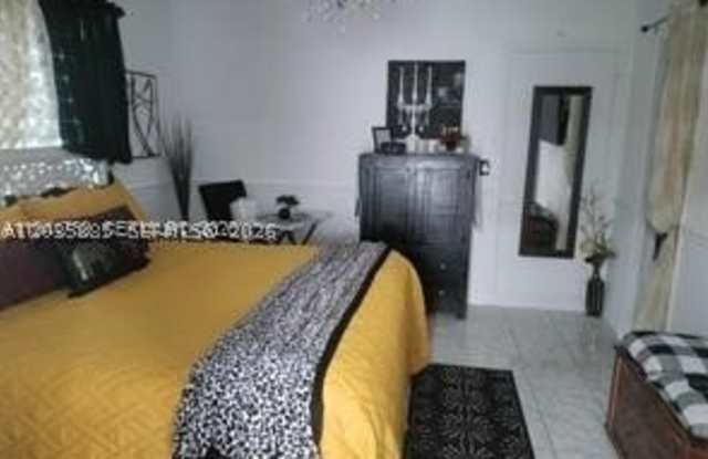 1130 NE 201st Ter
