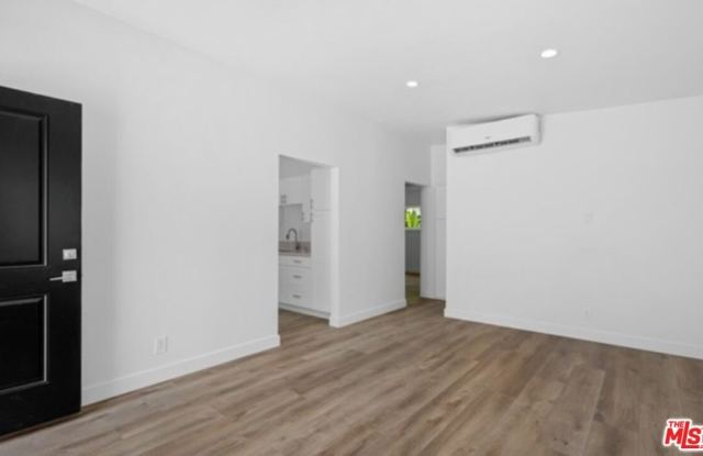 2658 Santa Ana Ave unit: E