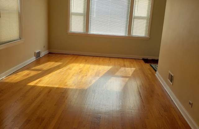 2724 W Gregory Street