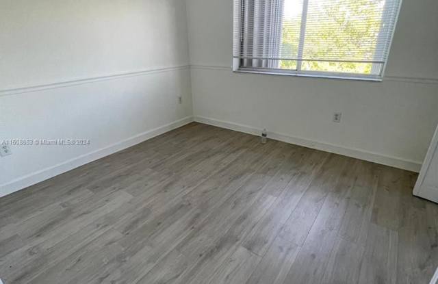 3723 NW 17 AV