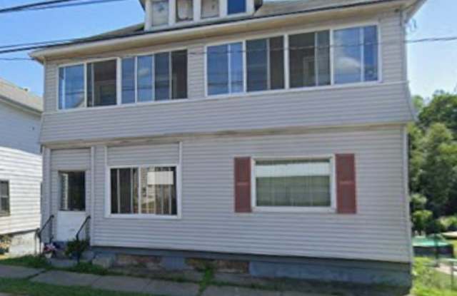 790 W Main St, Plymouth