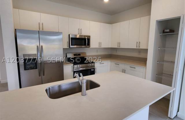 263 SE 11th Ct