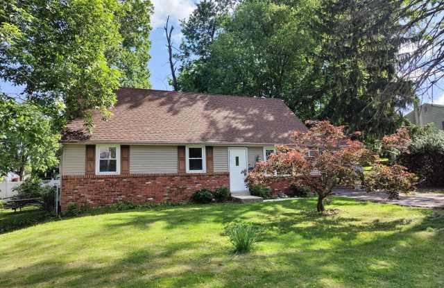 402 LARCHWOOD Avenue