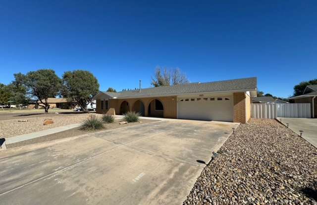 Comfy  Spacious 3 Bed Home! Mesa School District!