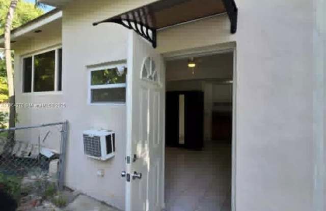 Photo of 1243 SW 3rd St