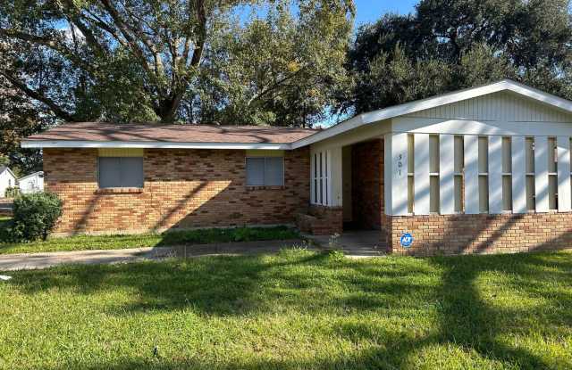 301 Doc Duhon St.