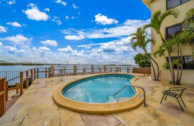 Photo of 7845 NE Bayshore Ct