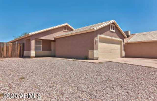 Nice 3 bedroom 2 bath home in Apache Junction!