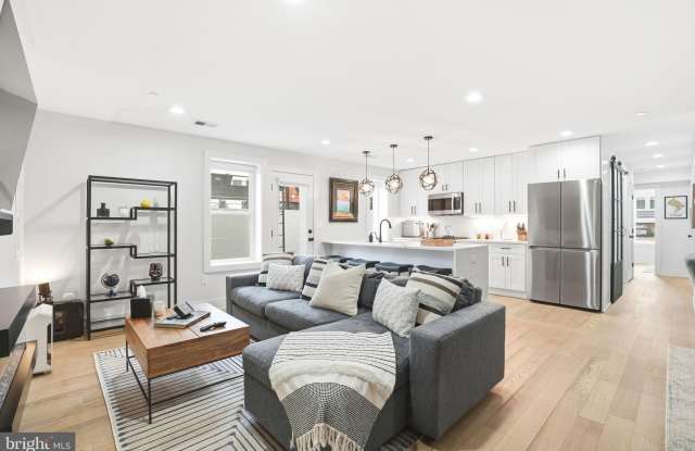 Photo of 616 QUEBEC Place NW unit: 1