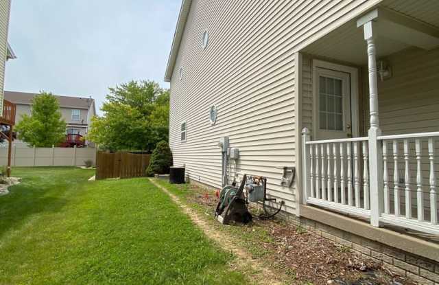 Beautiful 3BR, 2.5 bath townhouse in north Normal. Over 2300 square feet. Large finished basement and eat in kitchen with island.