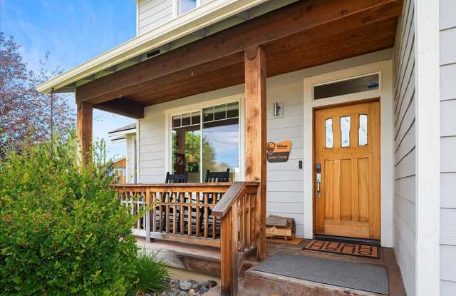 Bright  Beautiful Home in NW Redmond! 1622 NW Rimrock Dr.