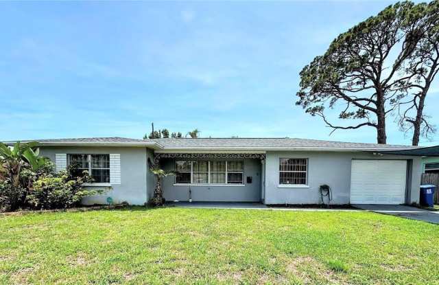 Photo of 1738 TYRONE BOULEVARD N