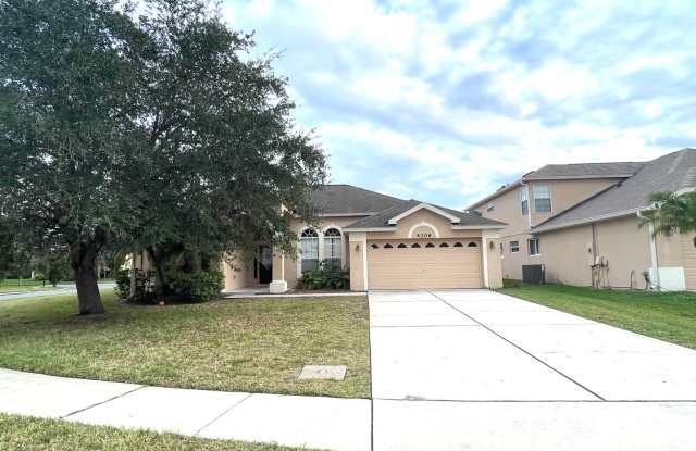 Nice 4/3 Home on Corner Lot in Indian Lakes Community in St. Cloud