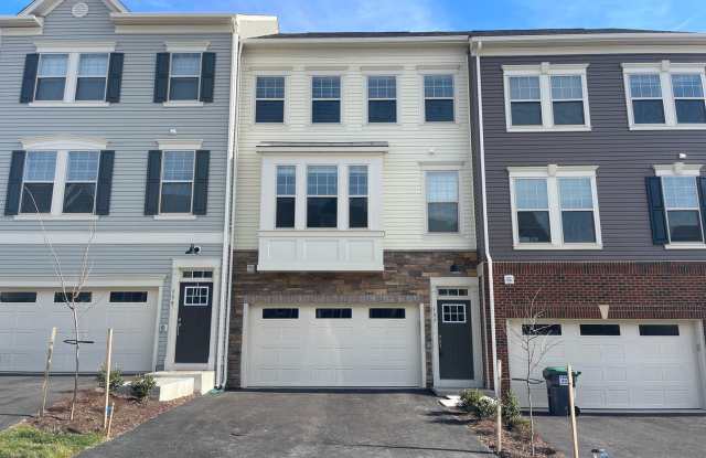 STAFFORD **INTERNET INCLUDED!!**. BRAND NEW!! GORGEOUS TOWNHOUSE IN STAFFORD photos photos