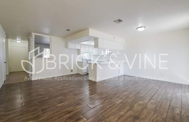 2702 East Lingard Street