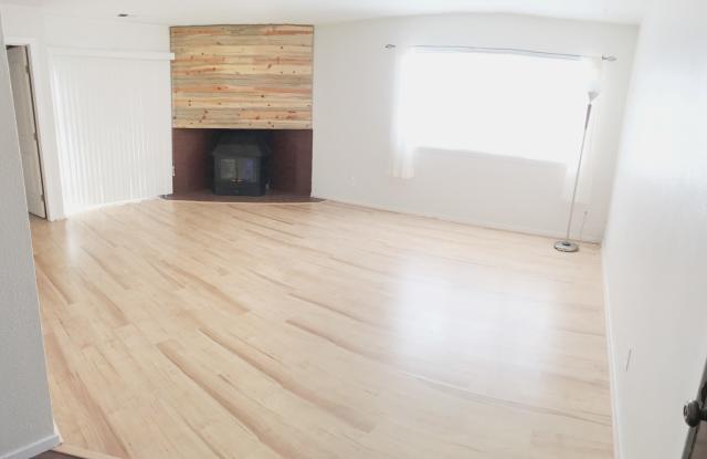 Perfectly Located 2 Bed/1.75 Bath Condo - Available Aug. 2026!
