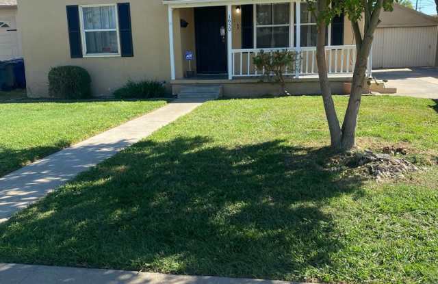 3 bedroom 2 bath home in Merced