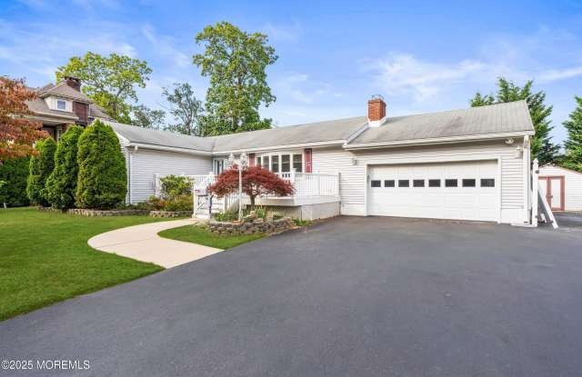 Photo of 351 Hollywood Avenue