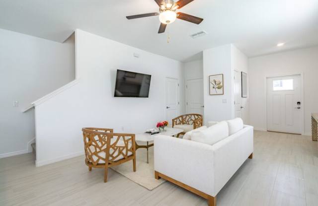 5036 Capri Harbor Drive