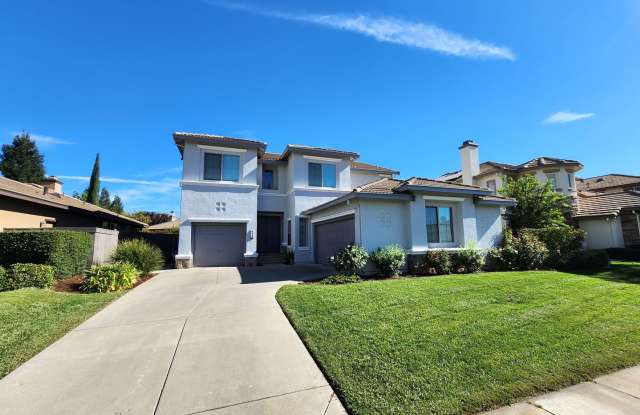 Nicely Update 5bd/3.5ba Anatolia Home with 3 Car Garage