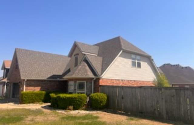 Spacious 4 Bedroom Home in Centerton!