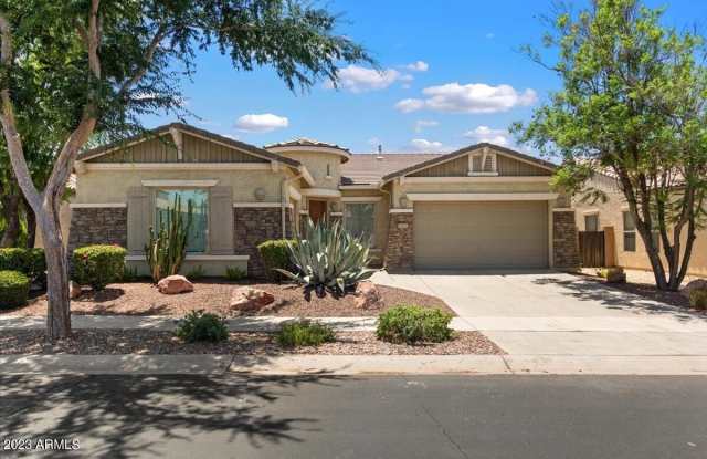 743 E TORREY PINES Place