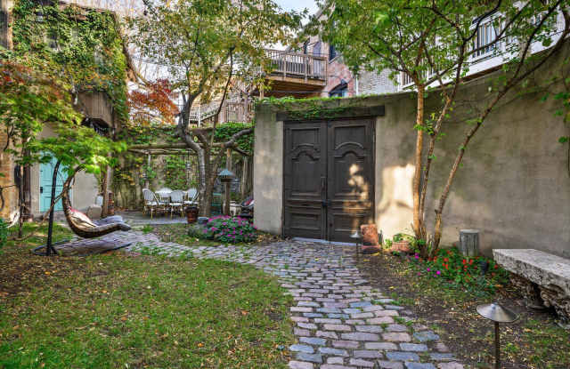 844 W ALTGELD Street