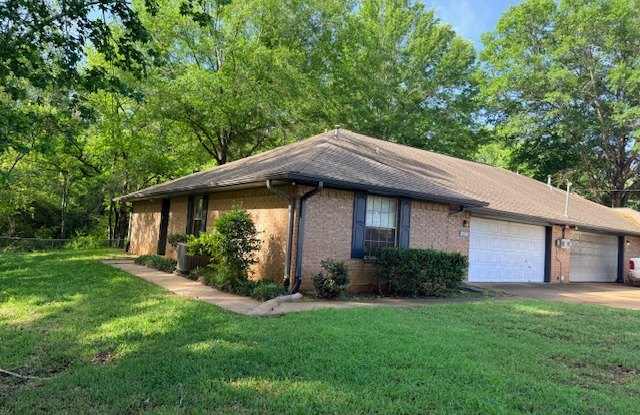 2711 Augusta Dr
