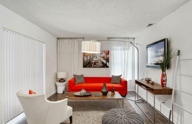 Advenir at Banyan Lake