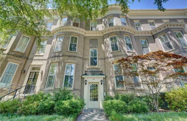 342 W Freemason Street