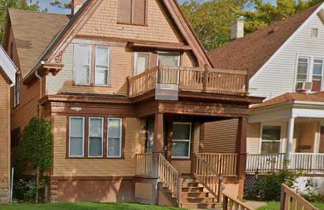 3286 North 15th Street - Upper