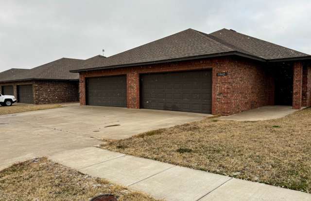 3br 2ba duplex with 2 car garage!!