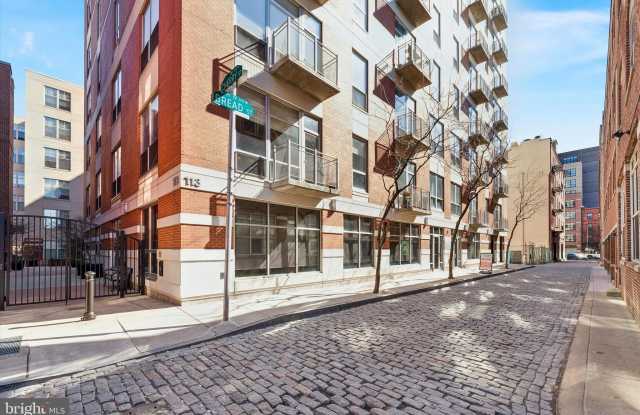 113 N BREAD Street unit: 3D2