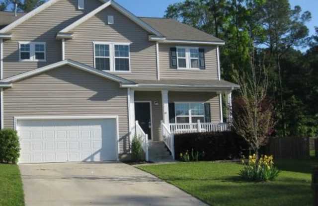 5 bedroom 2.5 bath great location
