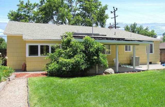 Available Mid-April – Beautiful 3 Bedroom Home on Hunter Lake Drive