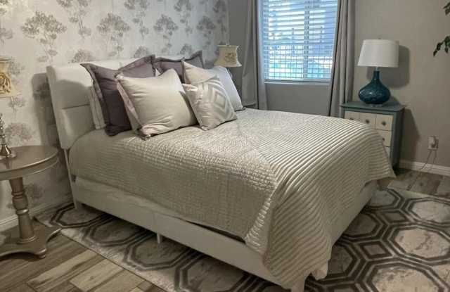 4444 E PARADISE VILLAGE Parkway N unit: 160