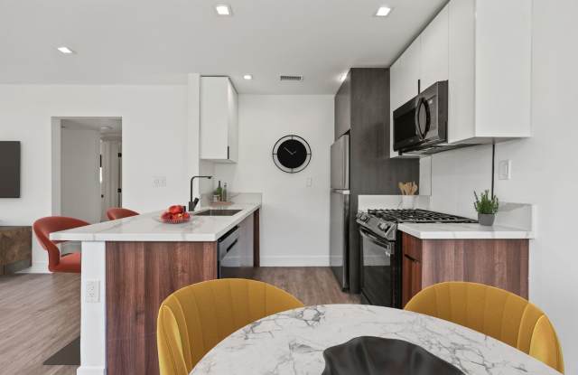 701 N Hill Place Apartments