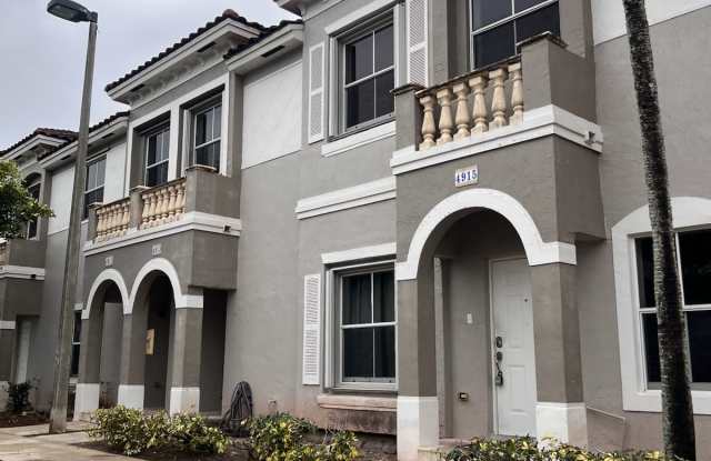 4915 SW 140th Terr - 1