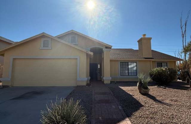 3 Bed 2 Bath home in the highly desirable Northwest Tucson area. New paint and Carpet!